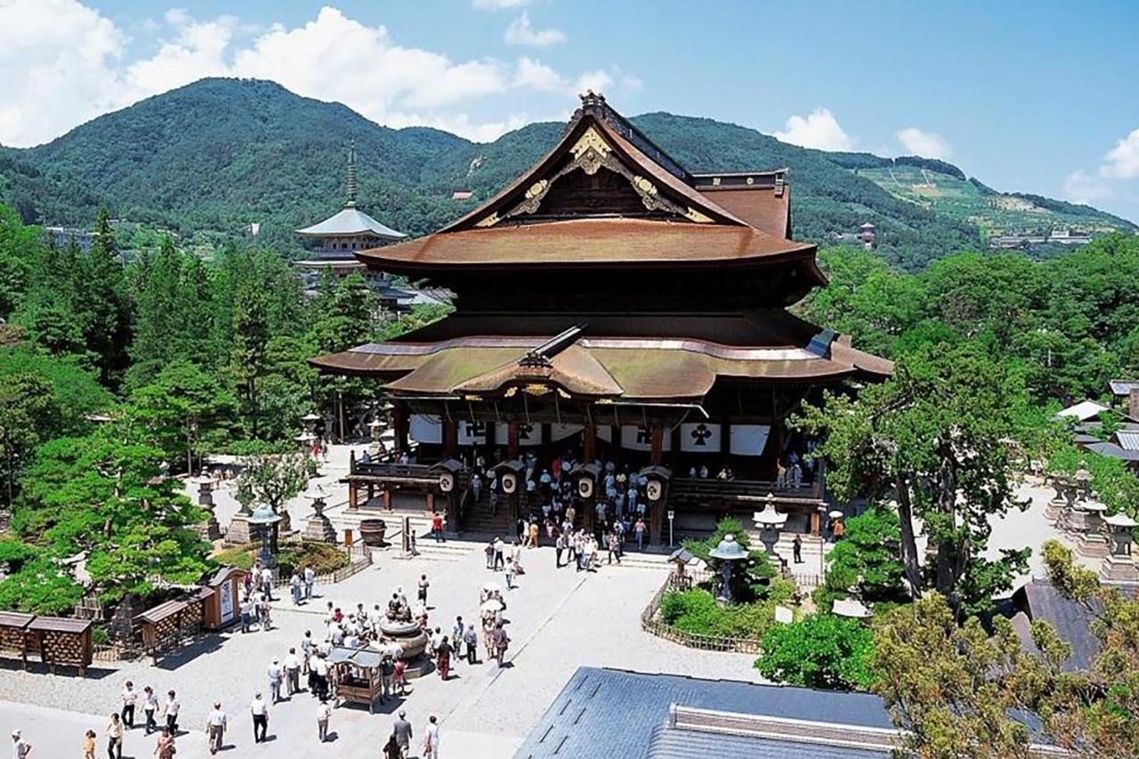 Iizuna Plateau -飯綱高原の山荘-